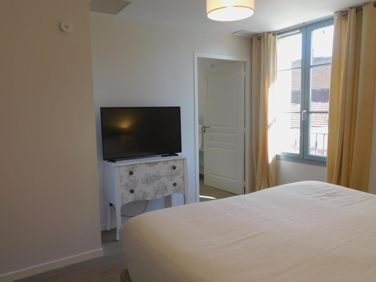 סן-סיפרייה Hotel-Restaurant Des Augustins מראה חיצוני תמונה
